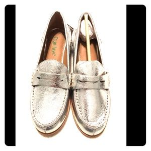True ivy silver metallic loafers
